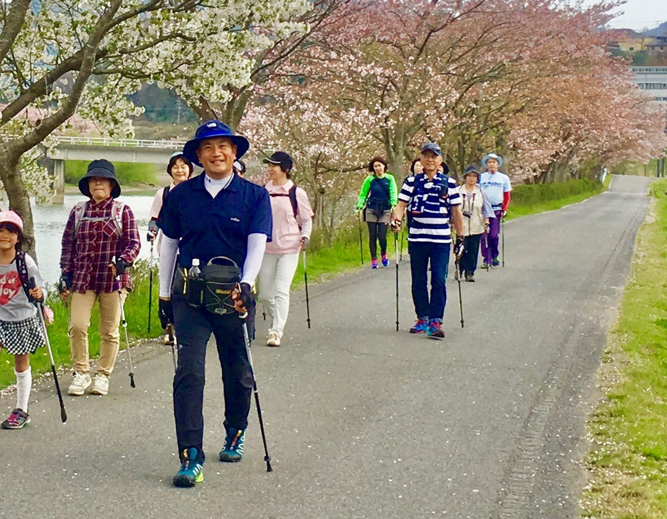 基礎から学ぶ美しい歩き方 ノルディックウォーキングはじめて講座 イベント ぐるっとおでかけ阪神北 ひょうご北摂ツーリズムガイド